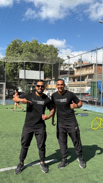 Professores Rafael Resende e Bruno Resende na quadra do treino funcional